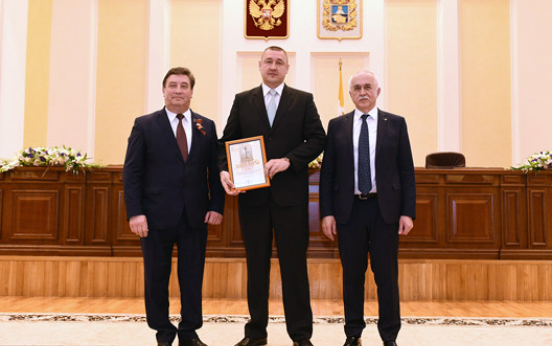 В зале заседаний Правительства Ставропольского края состоялась торжественная церемония награждения победителей регионального этапа «Золотой Меркурий» по итогам 2016 года