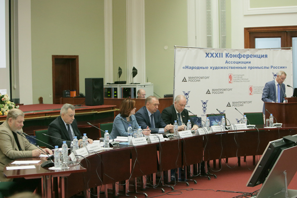 Палата будет и впредь поддерживать народные промыслы страны: Сергей Катырин выступил на конференции Ассоциации «Народные художественные промыслы России»